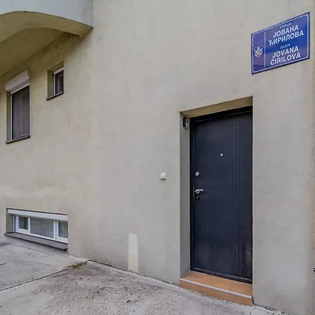 Vamos Apartment *